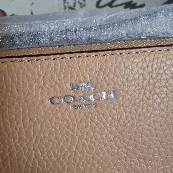 COACH Zip Wristlet In Faded Blush NWT - Picture 5 of 12